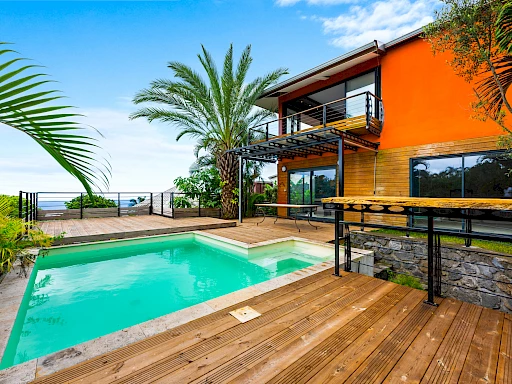 LA POSSESSION (RAVINE A MALHEUR) - EXCLUSIVITE VILLA  241 m2 AVEC PISCINE ET VUE MER