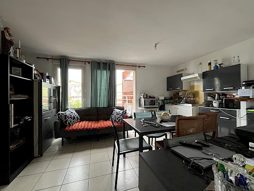 SAINTE CLOTILDE - GRAND STUDIO LOUÉ