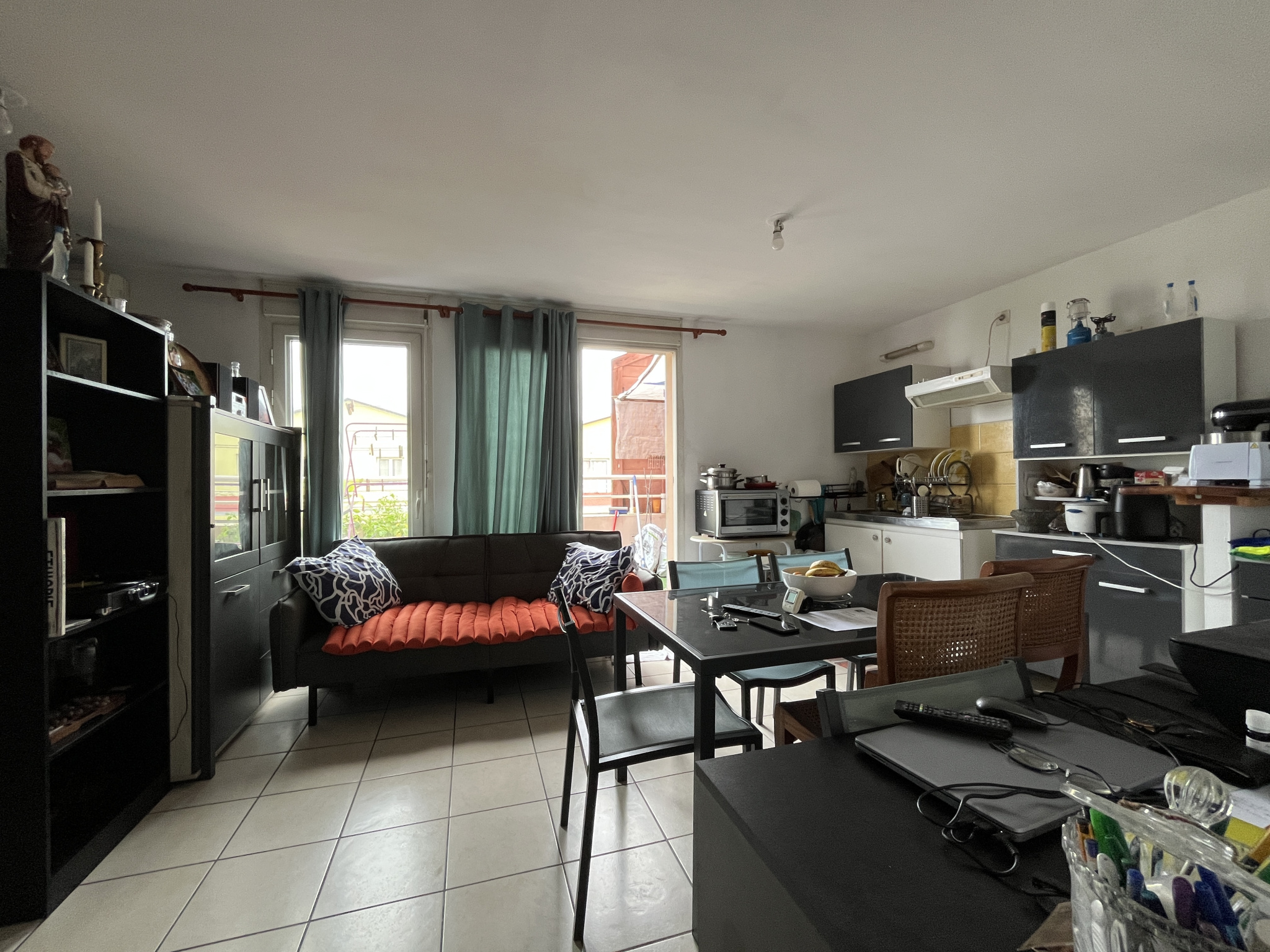 SAINTE CLOTILDE - GRAND STUDIO LOUÉ