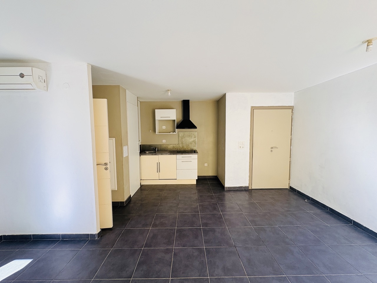 SAINT LEU BORD DE MER - STUDIO A 5 MIN DE LA PLAGE A PIED