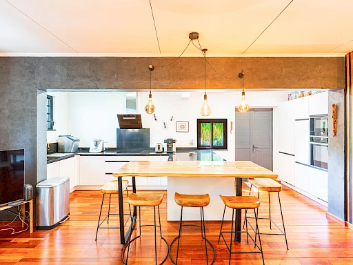 SAINT PAUL MAGNIFIQUE VILLA AVEC PISCINE + 2 LOGEMENTS INDEPENDANTS (QUARTIER LA PLAINE)