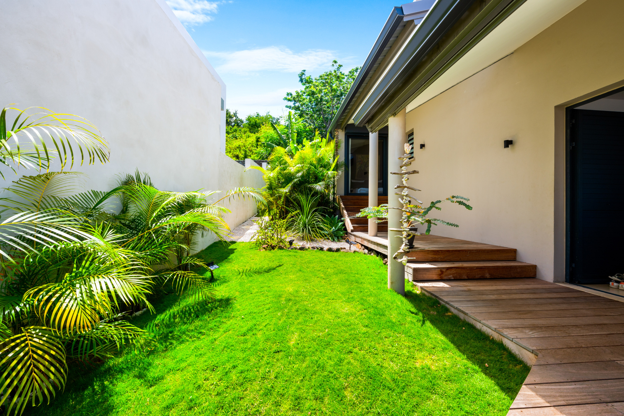 ST GILLES LES HAUTS (LOTISSEMENT DU GOLF) - VILLA 145 m2 AVEC PISCINE ET VUE MER