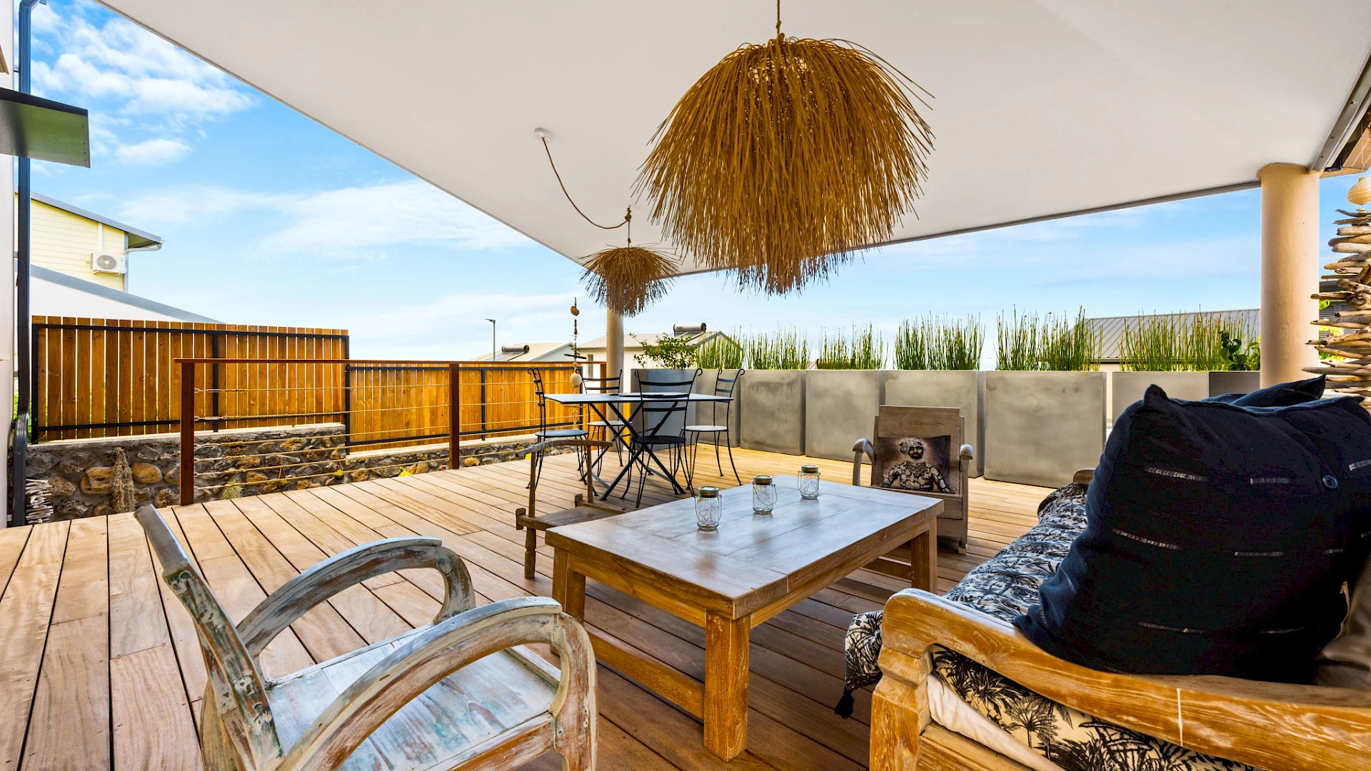 ST GILLES LES HAUTS (LOTISSEMENT DU GOLF) - VILLA 145 m2 AVEC PISCINE ET VUE MER