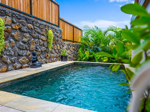ST GILLES LES HAUTS (LOTISSEMENT DU GOLF) - VILLA 145 m2 AVEC PISCINE ET VUE MER