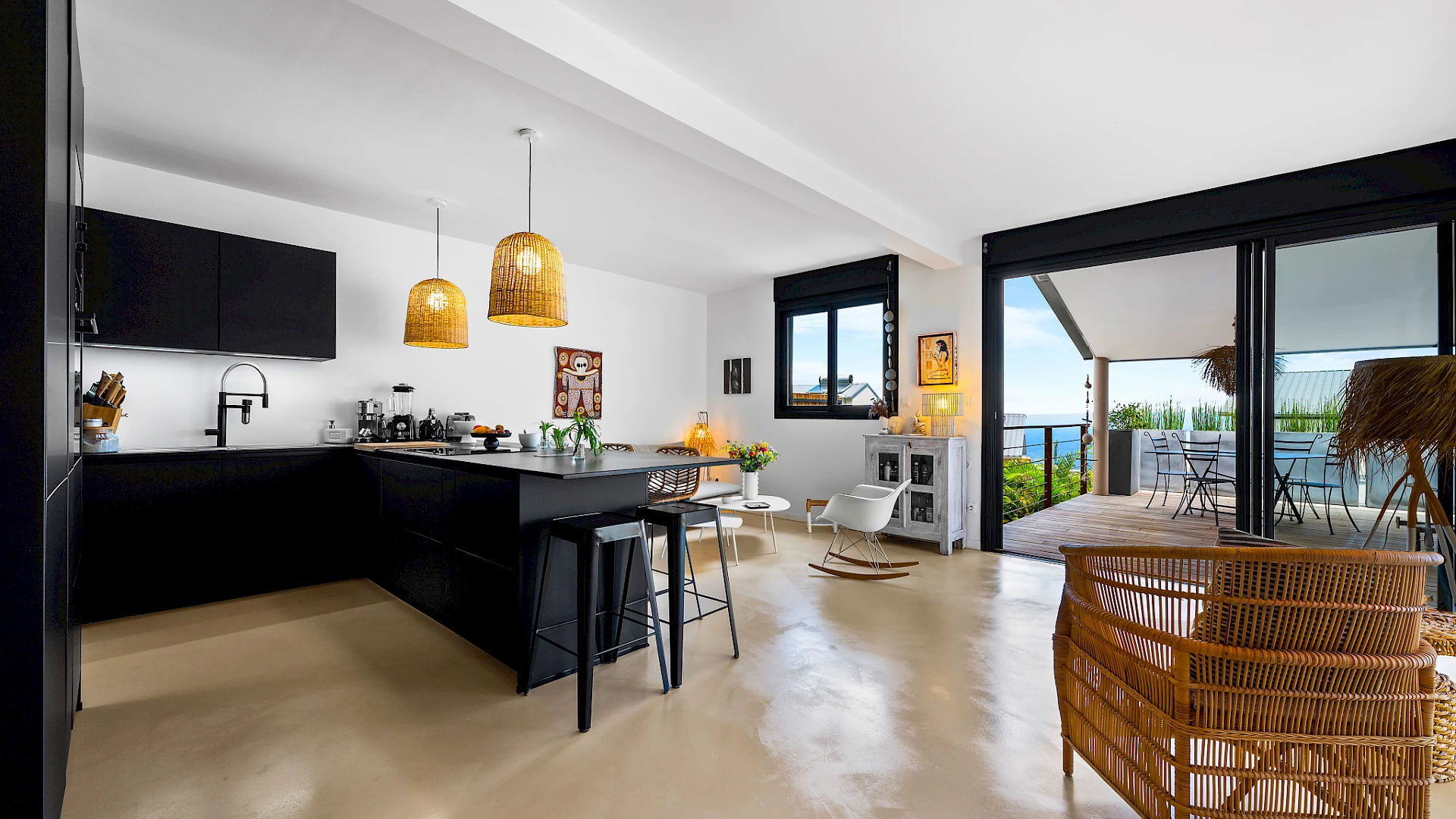 ST GILLES LES HAUTS (LOTISSEMENT DU GOLF) - VILLA 145 m2 AVEC PISCINE ET VUE MER