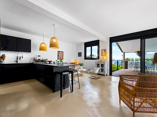 ST GILLES LES HAUTS (LOTISSEMENT DU GOLF) - VILLA 145 m2 AVEC PISCINE ET VUE MER