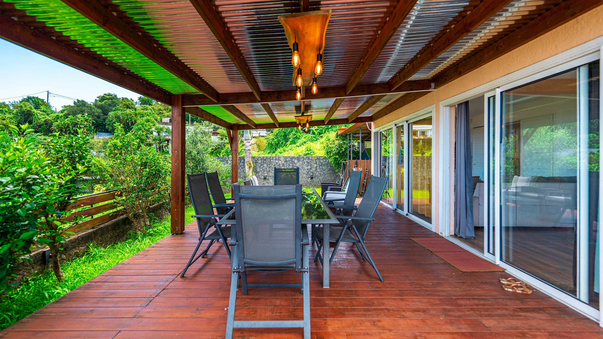 EXCLUSIVITE VILLA T5/6 A LA POSSESSION (Ravine à malheur)