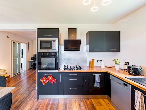 EXCLUSIVITE VILLA T5/6 A LA POSSESSION (Ravine à malheur)