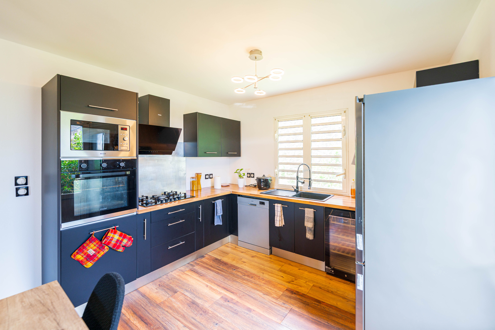 EXCLUSIVITE VILLA T5/6 A LA POSSESSION (Ravine à malheur)