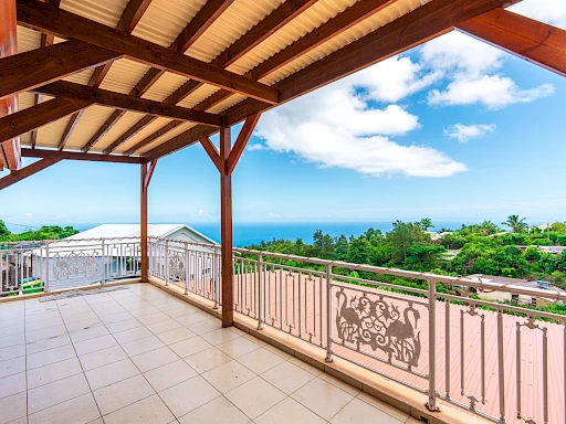 EXCLUSIVITE VILLA T5/6 A LA POSSESSION (Ravine à malheur)
