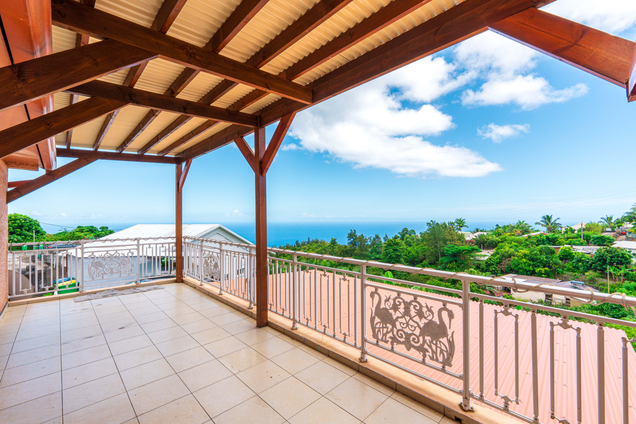 EXCLUSIVITE VILLA T5/6 A LA POSSESSION (Ravine à malheur)