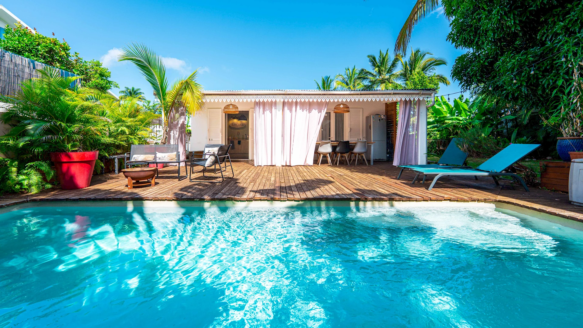 CHARMANTE MAISON T3 DE PLAIN PIED AVEC PISCINE  SECTEUR LA PLAINE SAINT PAUL