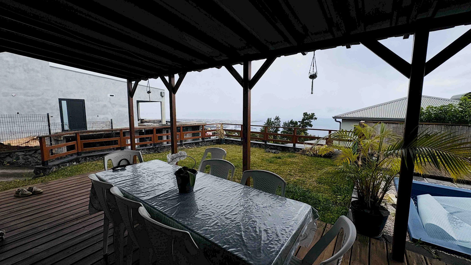 MAISON T4 117 m2 AVEC PISCINE A LA POSSESSION (QUARTIER RAVINE A MALHEUR)