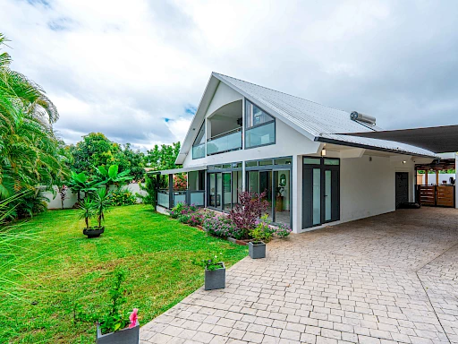SAINT JOSEPH - MAGNIFIQUE VILLA 125 M2 Habitable et 160 M2 utile AVEC PISCINE TERRAIN 1 066 m2