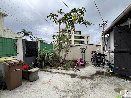 SAINT-DENIS - MAISON PROCHE CHU LOUEE