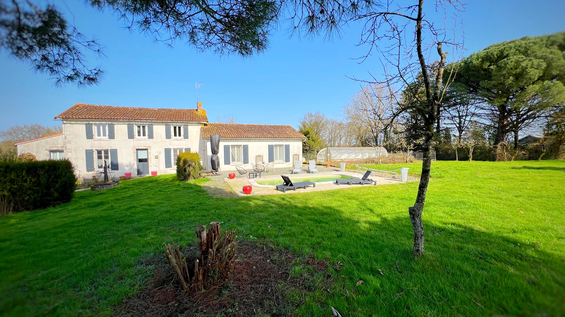 VOUHÉ - MAISON F5 AVEC PISCINE