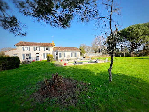 VOUHÉ - MAISON F5 AVEC PISCINE