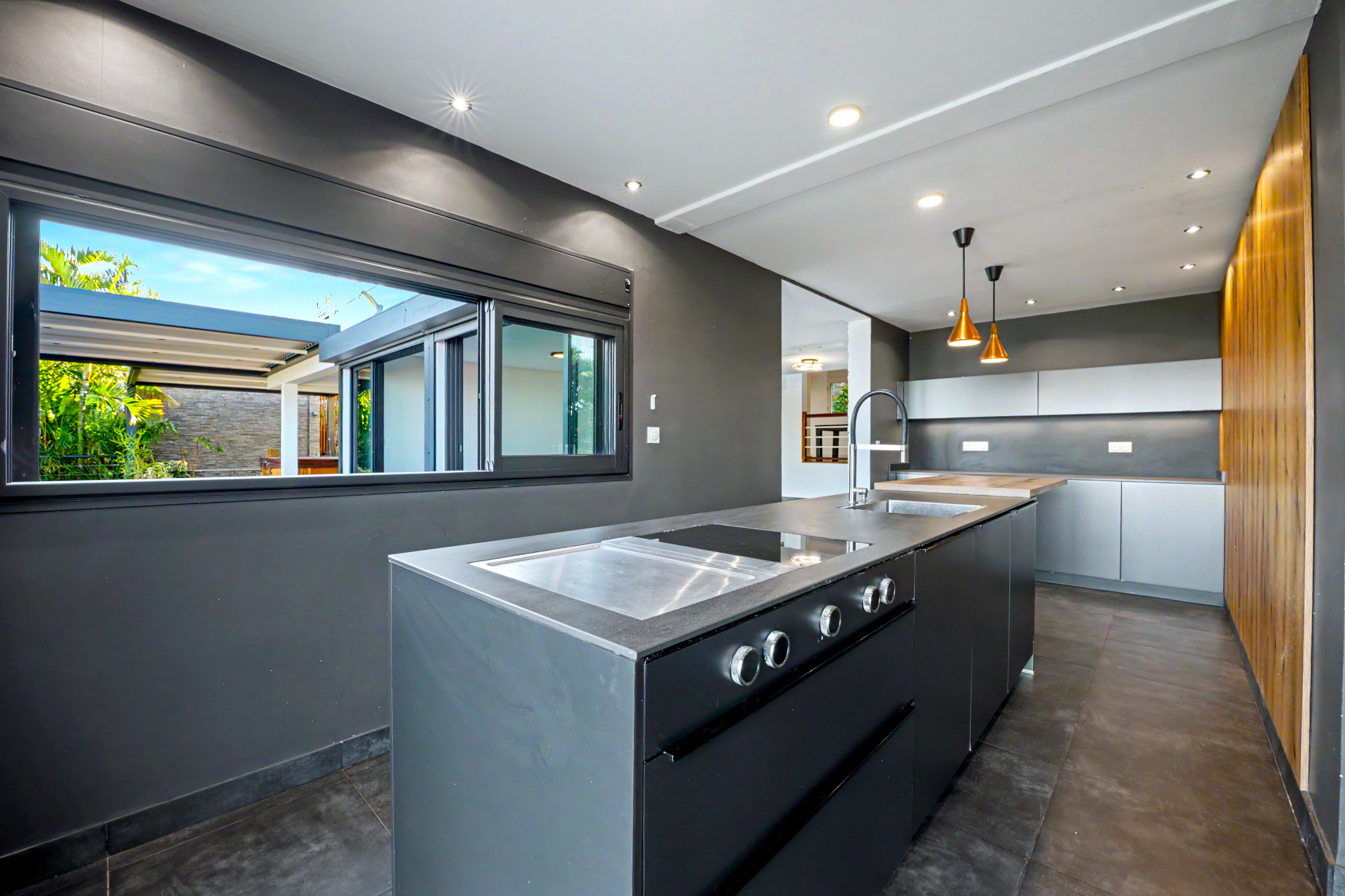 EXCEPTIONNELLE VUE MER VILLA T4/5 AVEC PISCINE GARAGE A LA POSSESSION