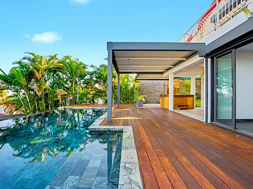 EXCEPTIONNELLE VUE MER VILLA T4/5 AVEC PISCINE GARAGE A LA POSSESSION