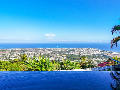 EXCEPTIONNELLE VUE MER VILLA T4/5 AVEC PISCINE GARAGE A LA POSSESSION