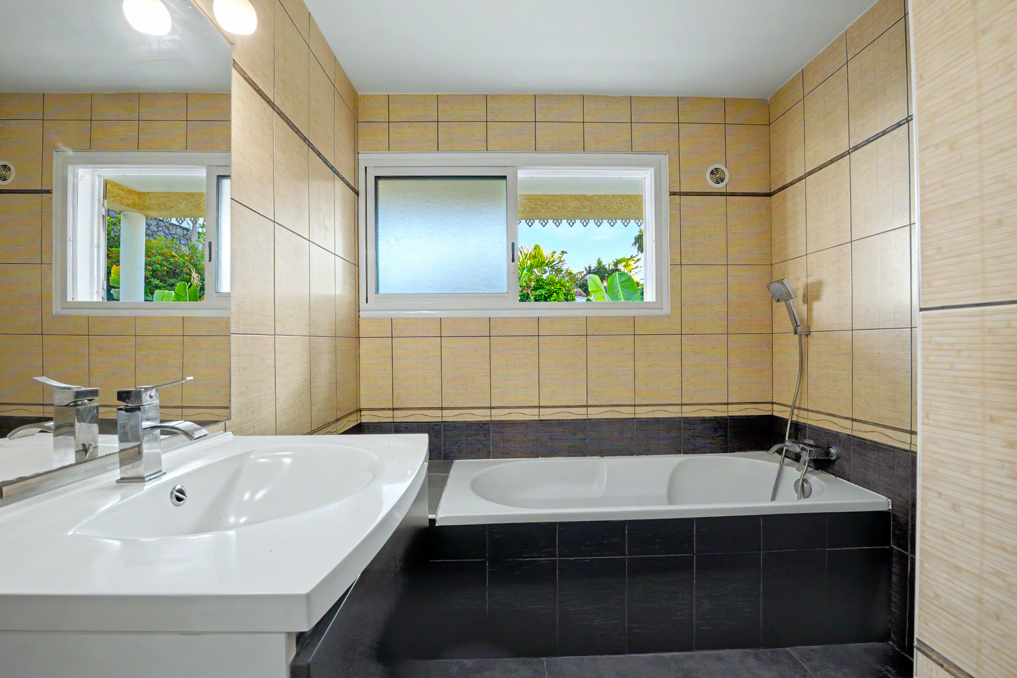 EXCEPTIONNELLE VUE MER VILLA T4/5 AVEC PISCINE GARAGE A LA POSSESSION