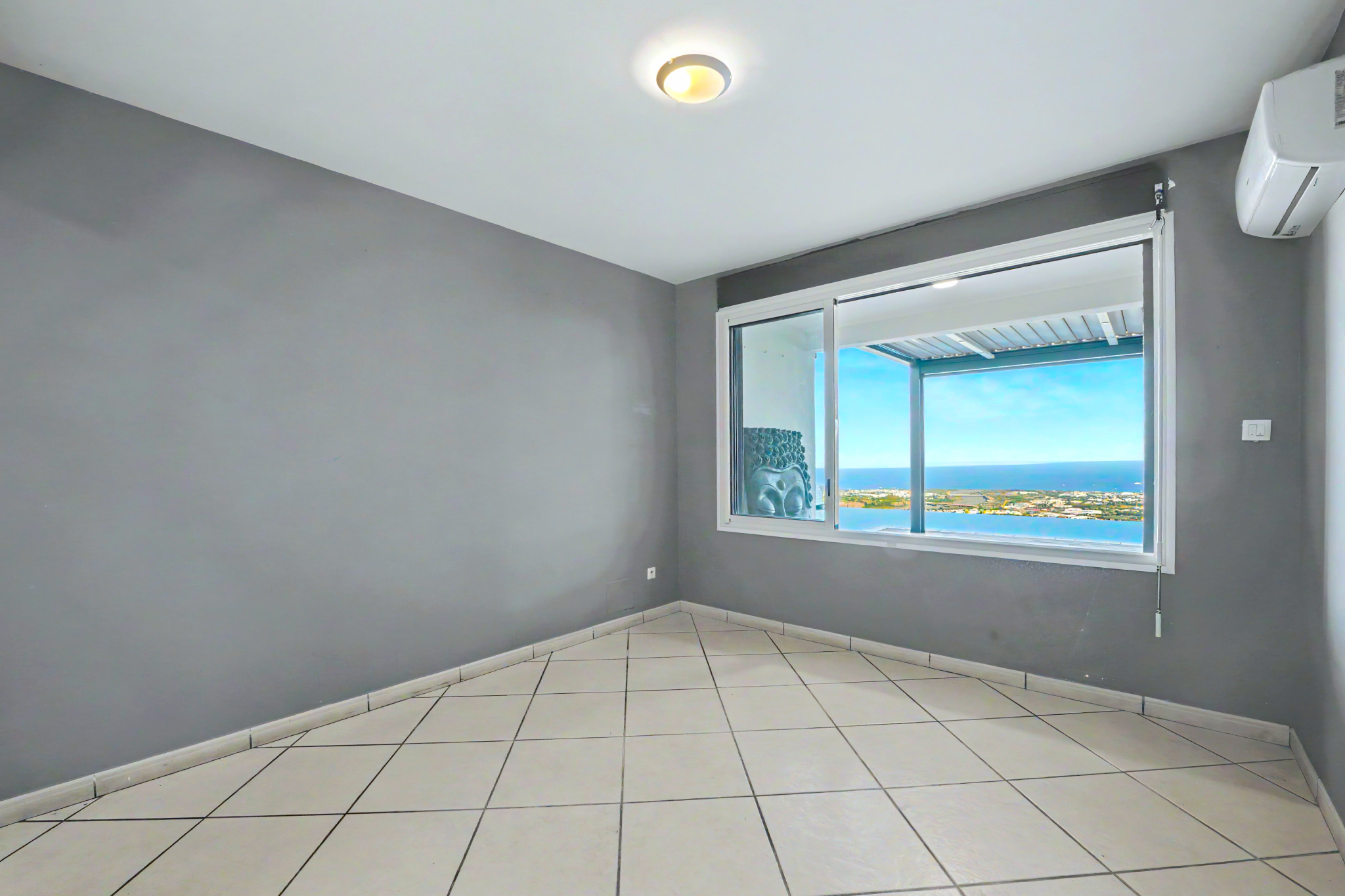 EXCEPTIONNELLE VUE MER VILLA T4/5 AVEC PISCINE GARAGE A LA POSSESSION