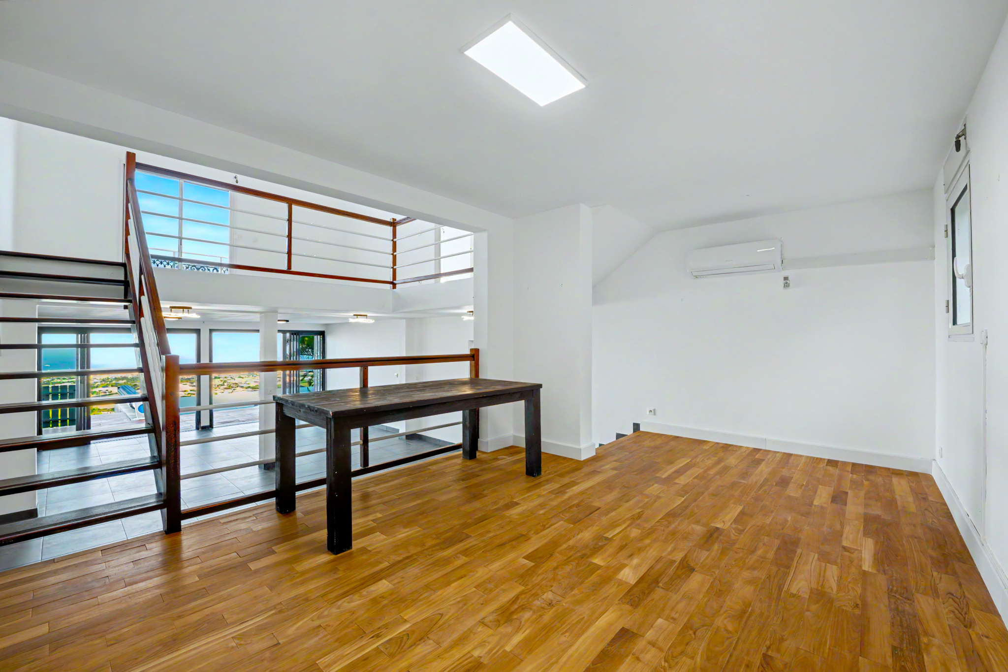 EXCEPTIONNELLE VUE MER VILLA T4/5 AVEC PISCINE GARAGE A LA POSSESSION