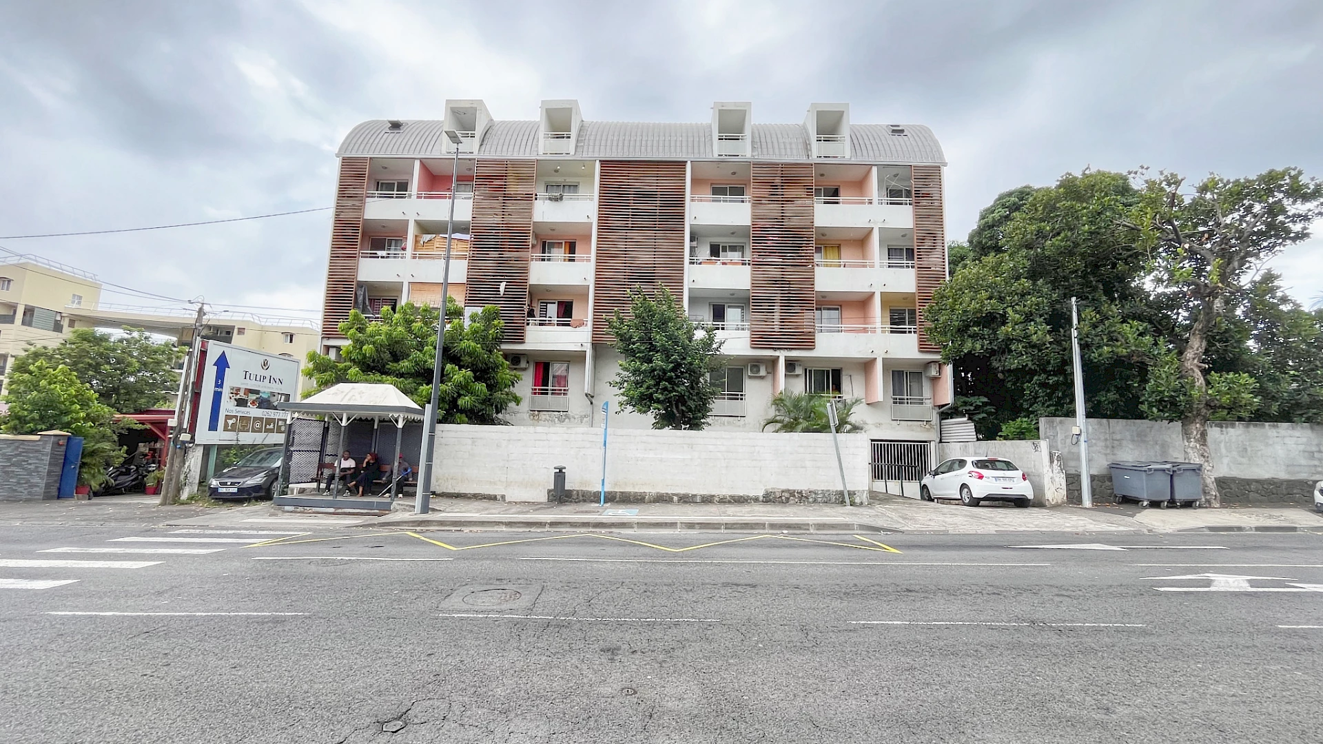 SAINTE CLOTILDE - STUDIO LIBRE - SANS PARKING