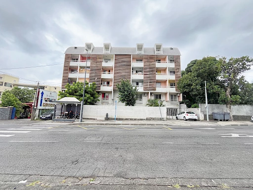SAINTE CLOTILDE - STUDIO LIBRE - SANS PARKING