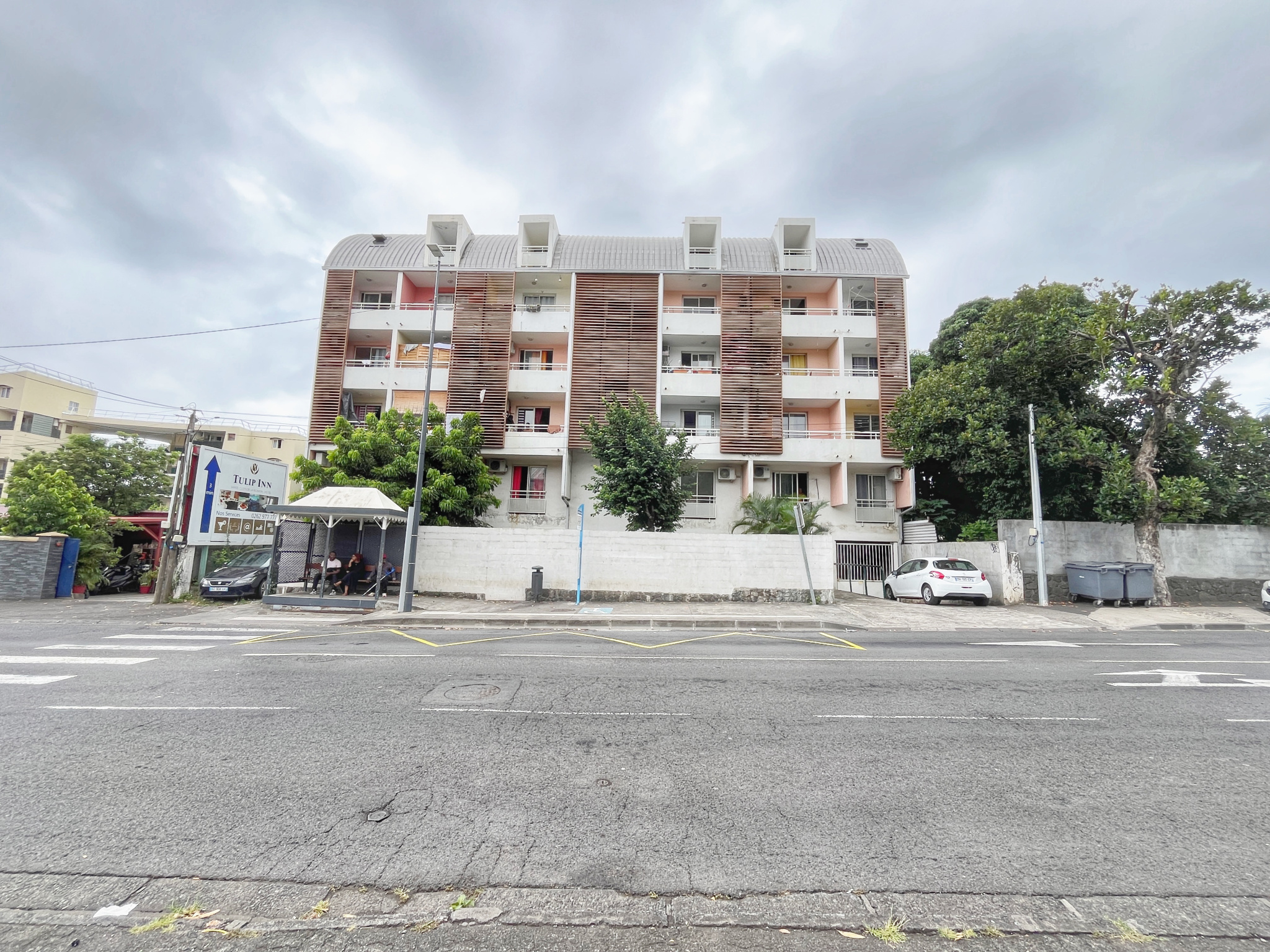 SAINTE CLOTILDE - STUDIO LIBRE - SANS PARKING
