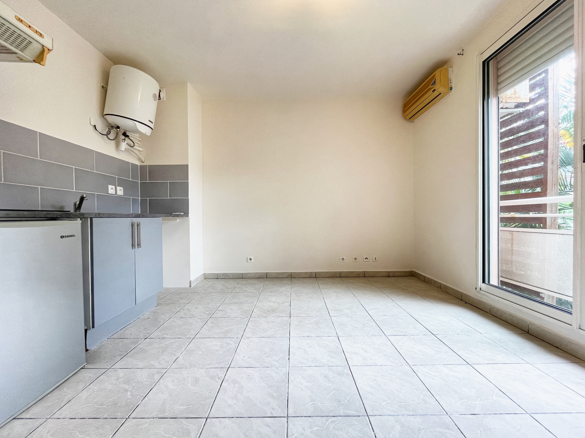 SAINTE CLOTILDE - STUDIO LIBRE - SANS PARKING
