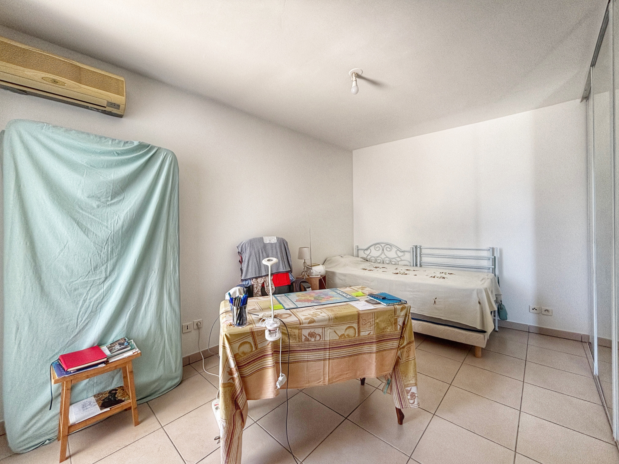 SAINT DENIS (PROCHE JARDIN DE L'ÉTAT) - APPARTEMENT T2 LOUÉ