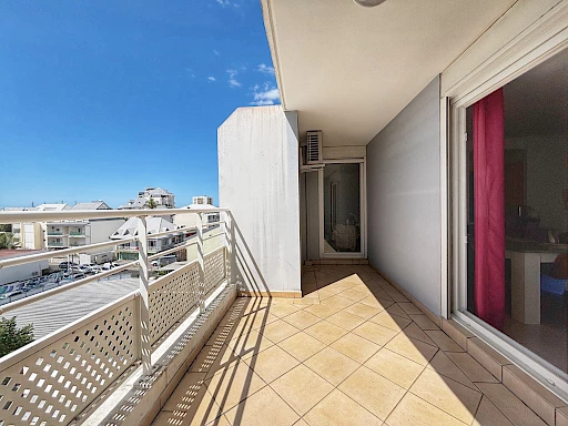 SAINT DENIS (PROCHE JARDIN DE L'ÉTAT) - APPARTEMENT T2 LOUÉ