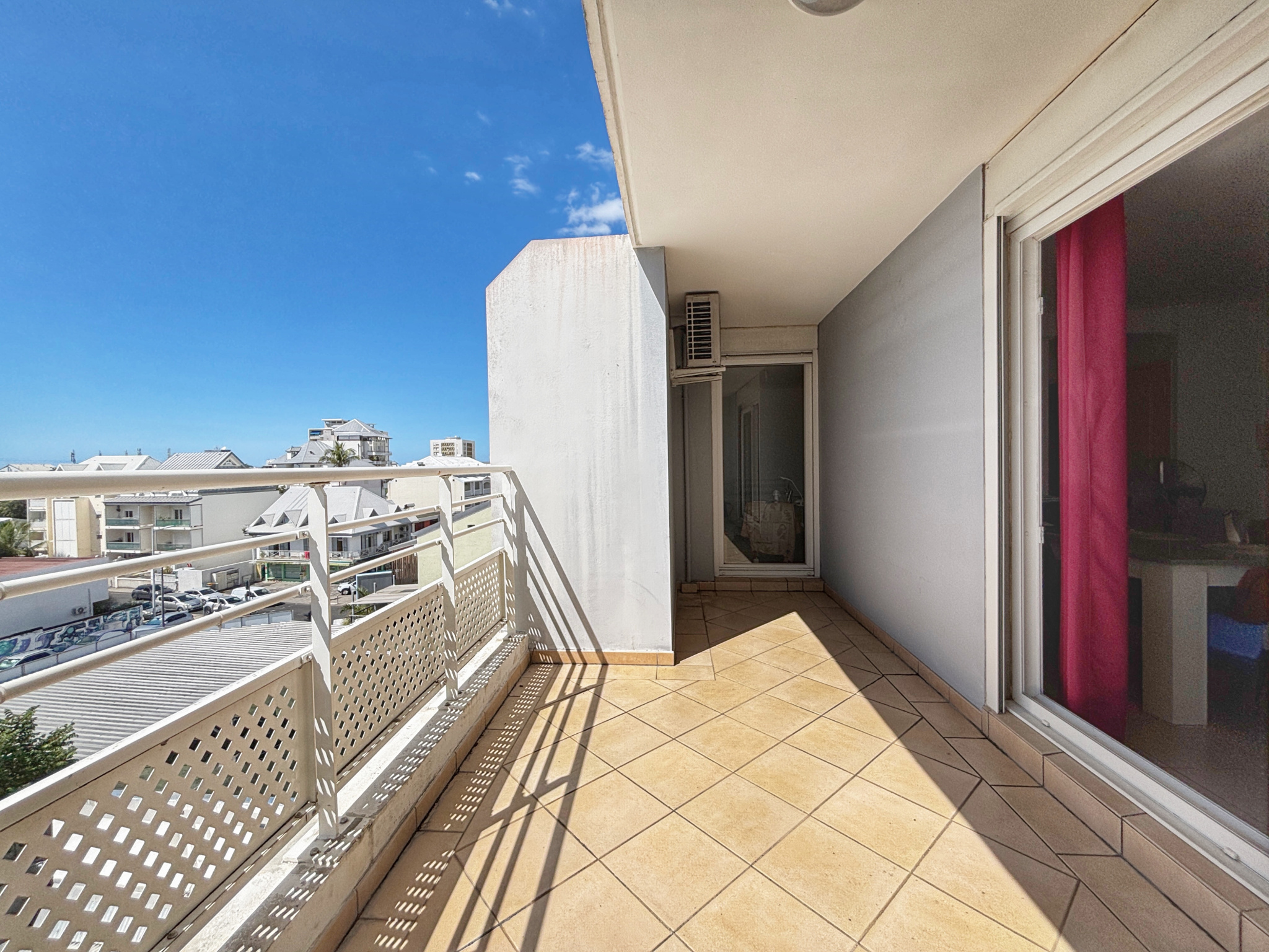 SAINT DENIS (PROCHE JARDIN DE L'ÉTAT) - APPARTEMENT T2 LOUÉ