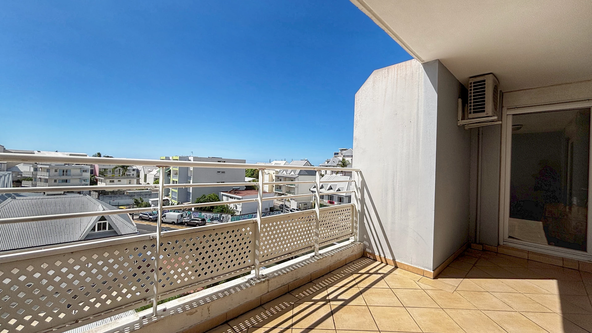 SAINT DENIS (PROCHE JARDIN DE L'ÉTAT) - APPARTEMENT T2 LOUÉ