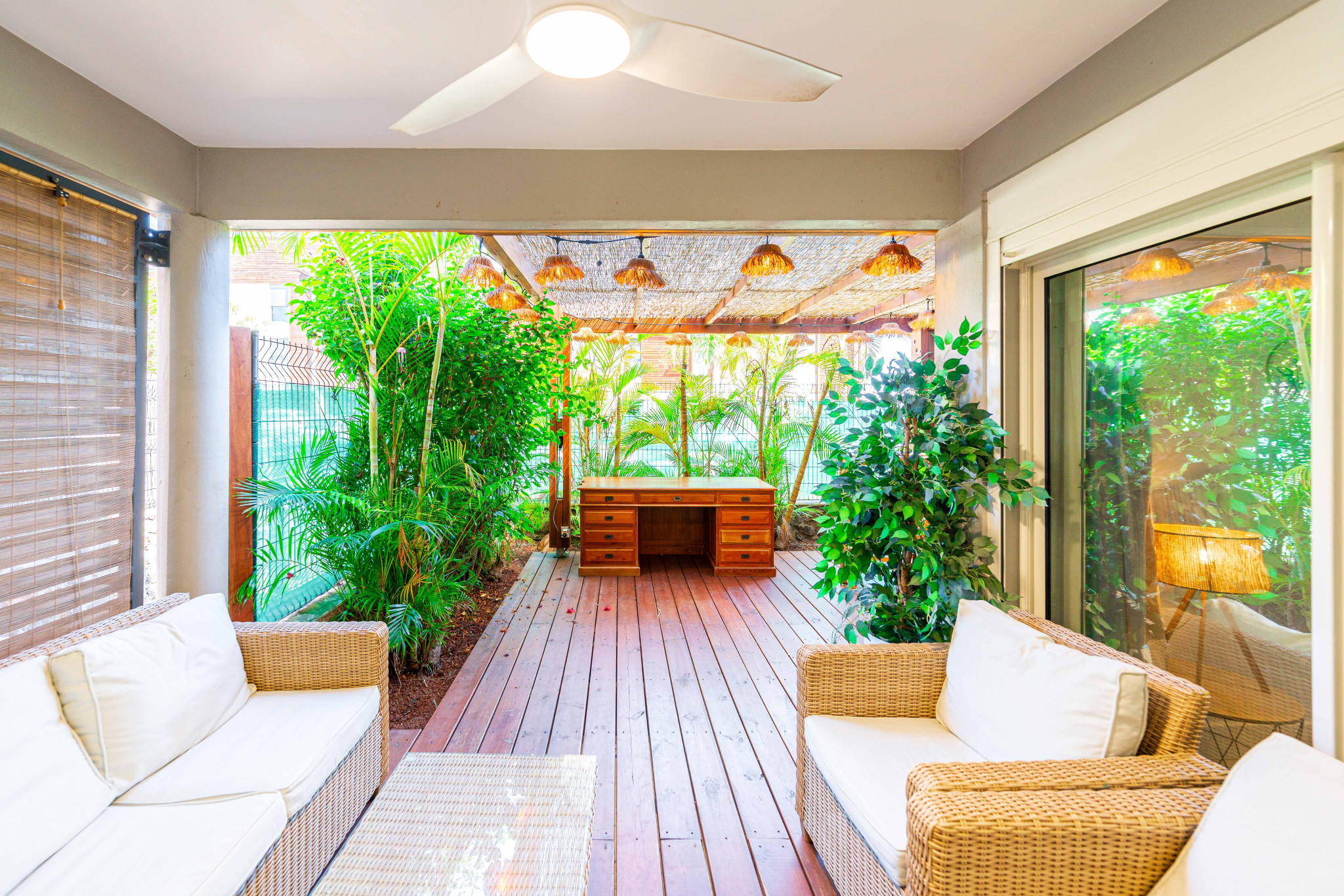 SAINT GILLES LES BAINS (MONT-ROQUEFEUILLE) - APPARTEMENT T2 AVEC JARDIN ET GARAGE