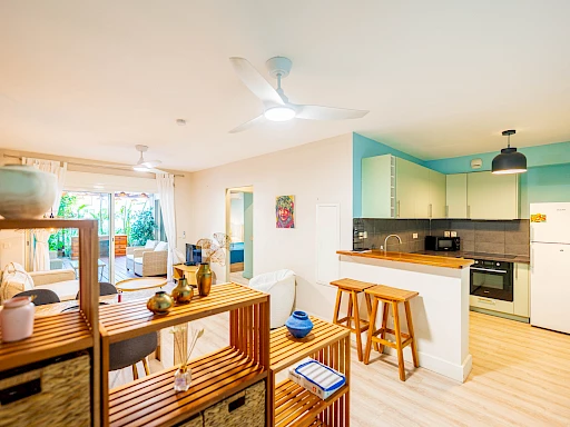 SAINT GILLES LES BAINS (MONT-ROQUEFEUILLE) - APPARTEMENT T2 AVEC JARDIN ET GARAGE