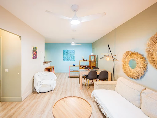 SAINT GILLES LES BAINS (MONT-ROQUEFEUILLE) - APPARTEMENT T2 AVEC JARDIN ET GARAGE