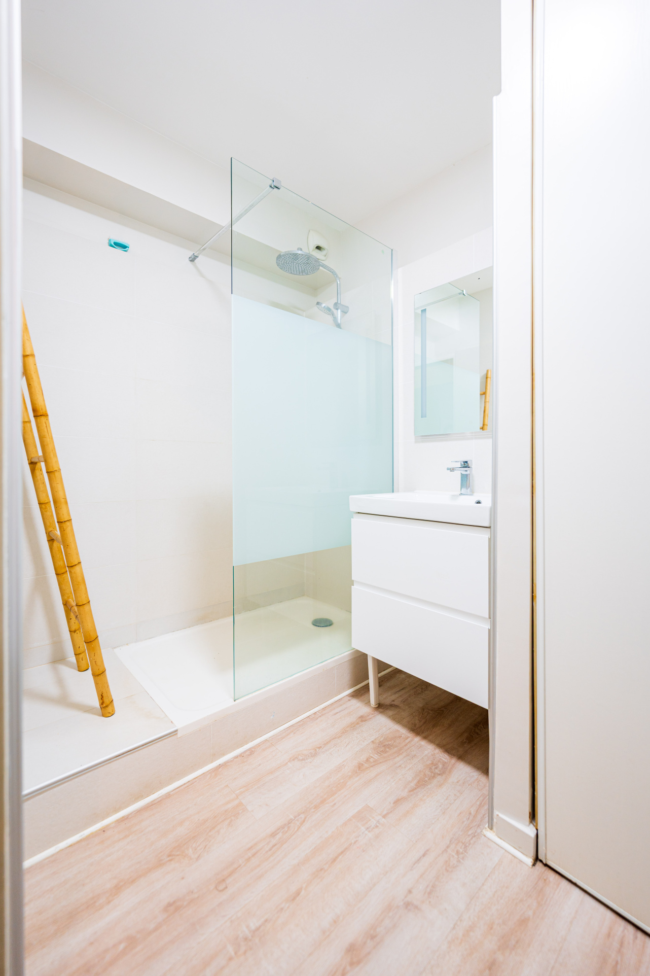 SAINT GILLES LES BAINS (MONT-ROQUEFEUILLE) - APPARTEMENT T2 AVEC JARDIN ET GARAGE