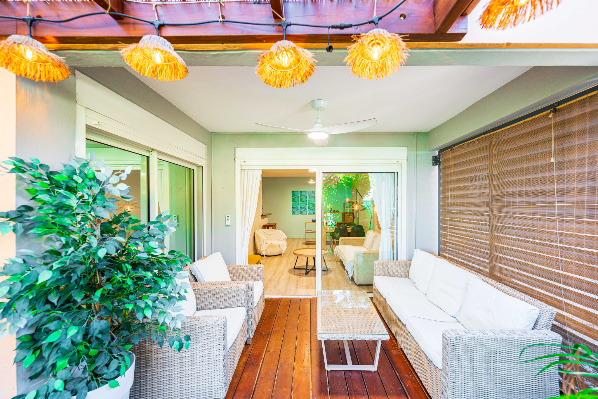 SAINT GILLES LES BAINS (MONT-ROQUEFEUILLE) - APPARTEMENT T2 AVEC JARDIN ET GARAGE