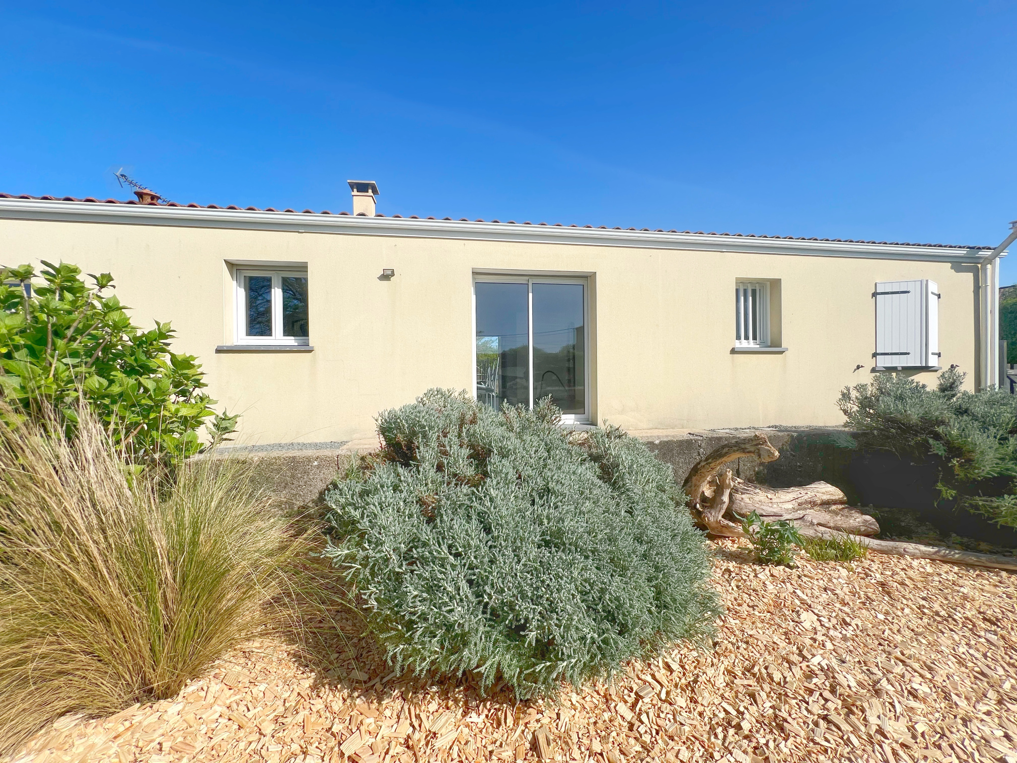 FAYE SUR ARDIN - MAISON F4 PLAIN-PIED