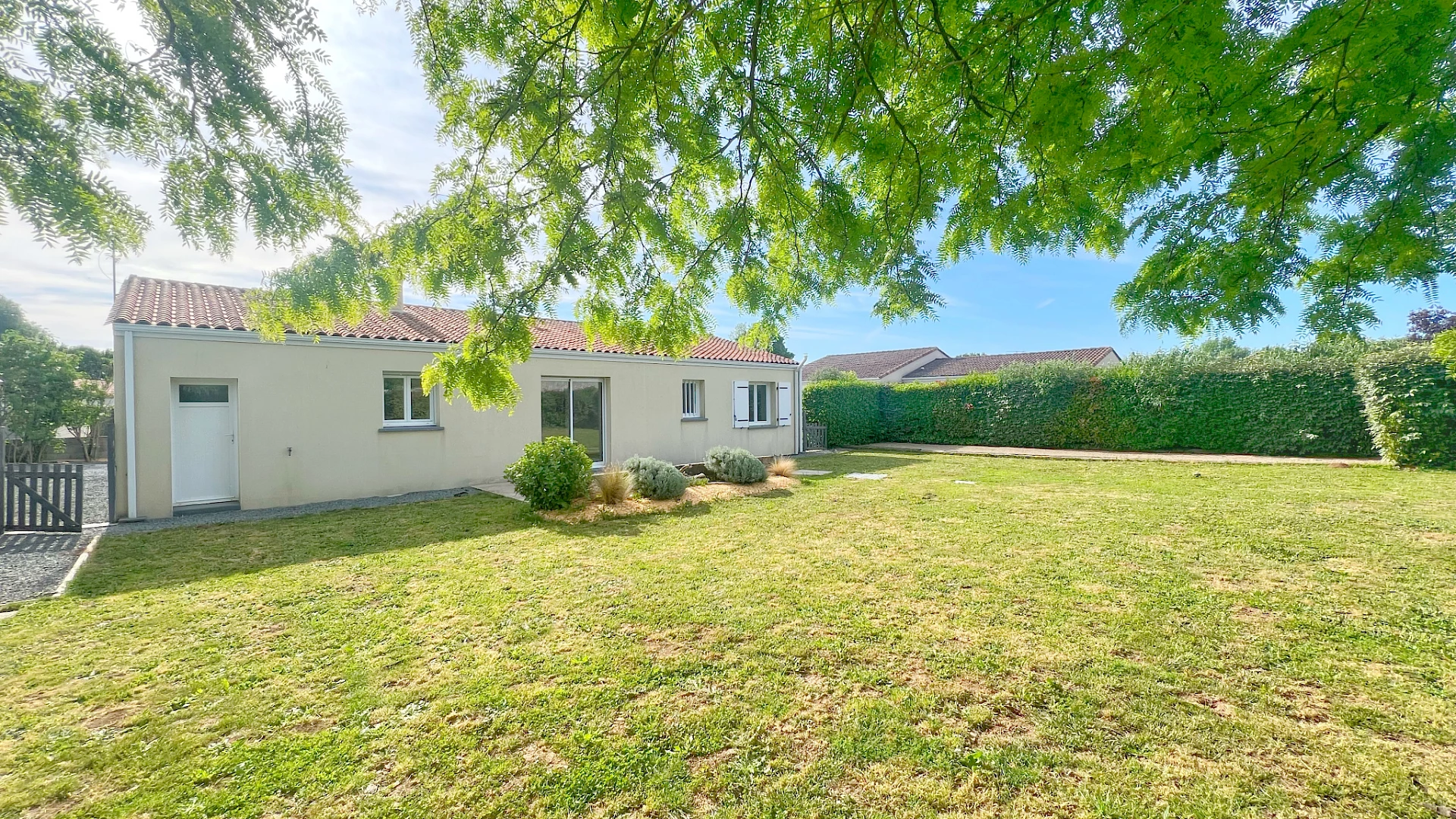 FAYE SUR ARDIN - MAISON F4 PLAIN-PIED
