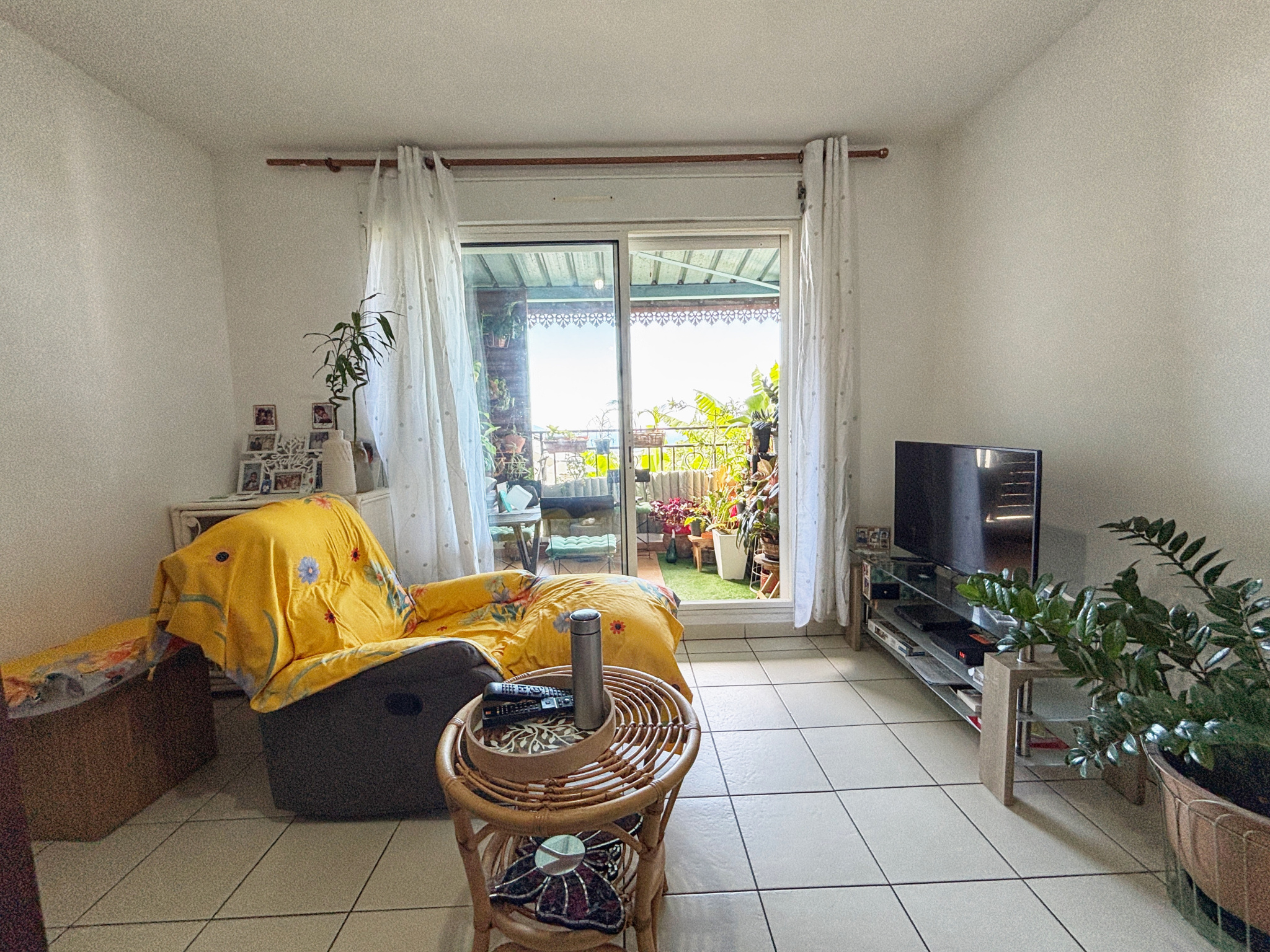 SAINT DENIS (LA BRETAGNE) - APPARTEMENT T2 DUPLEX LOUÉ AVEC PISCINE