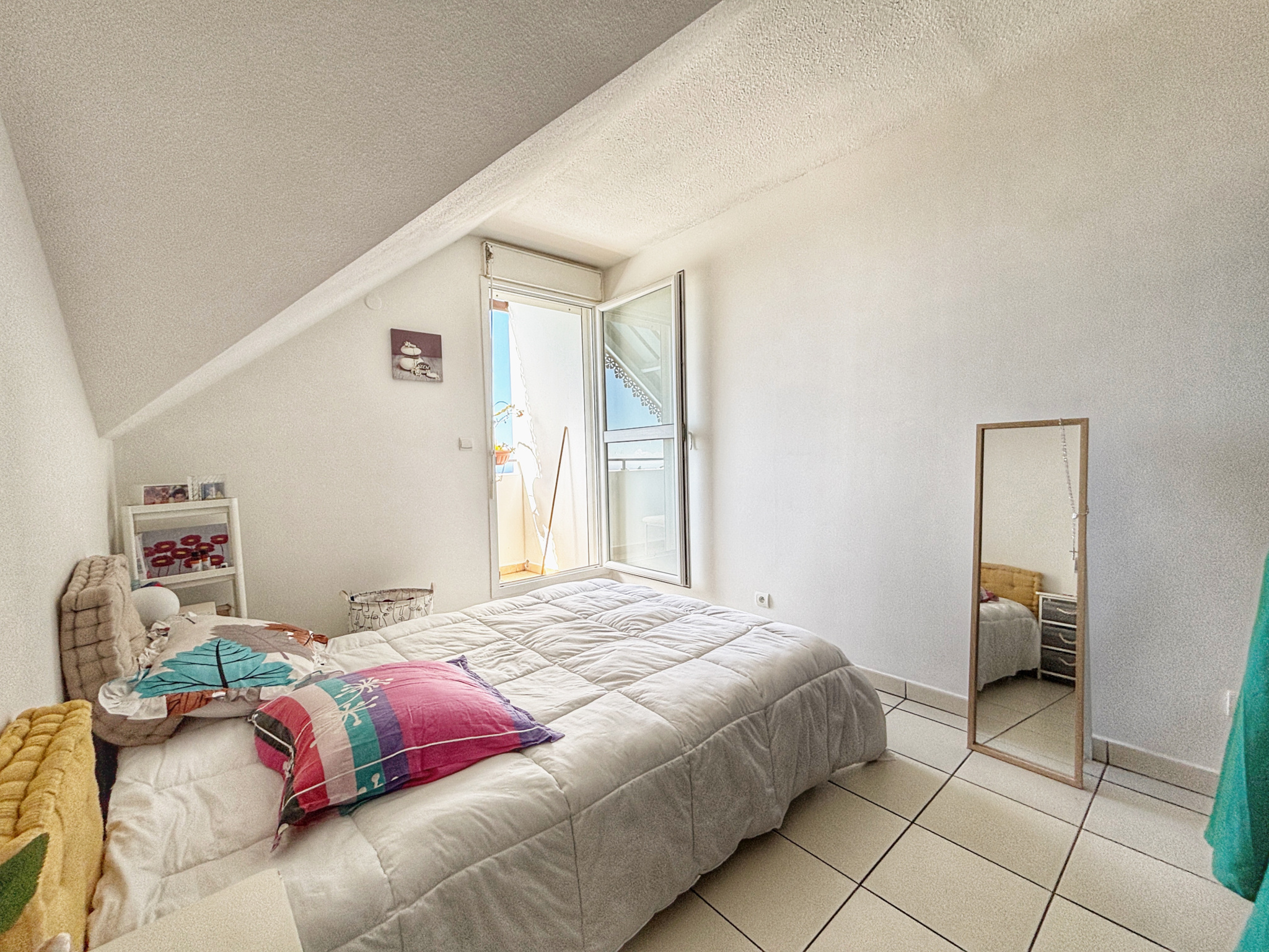 SAINT DENIS (LA BRETAGNE) - APPARTEMENT T2 DUPLEX LOUÉ AVEC PISCINE