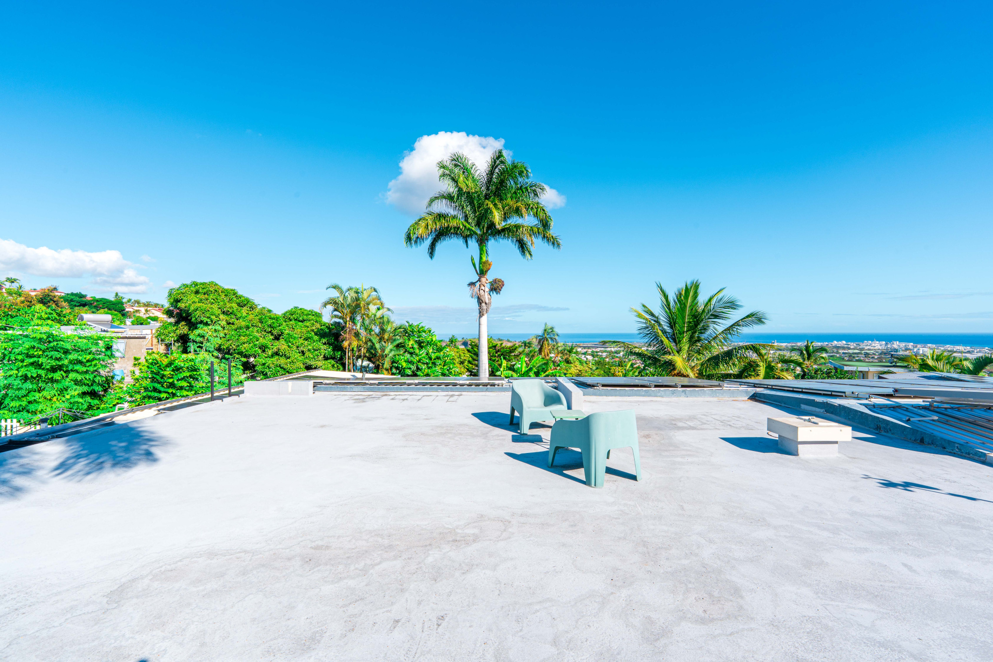 EXCEPTIONNELLE VILLA T7 AVEC PISCINE ET VUE MER A LA POSSESSION