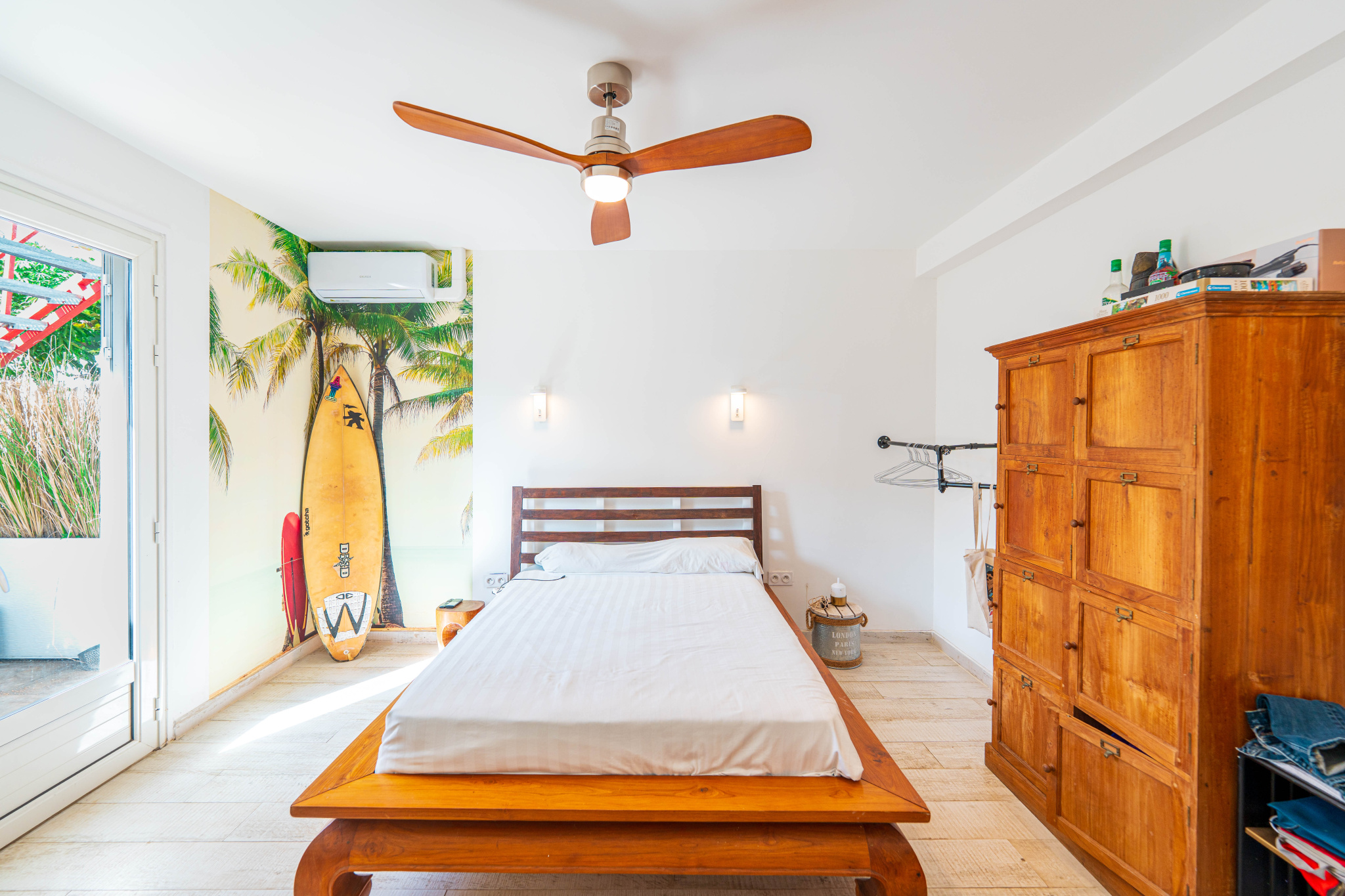 EXCEPTIONNELLE VILLA T7 AVEC PISCINE ET VUE MER A LA POSSESSION