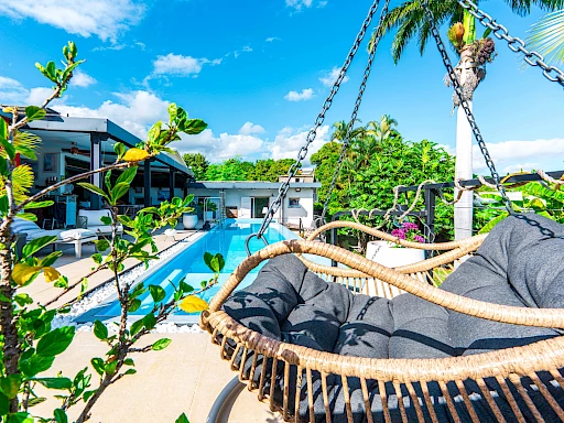 EXCEPTIONNELLE VILLA T7 AVEC PISCINE ET VUE MER A LA POSSESSION
