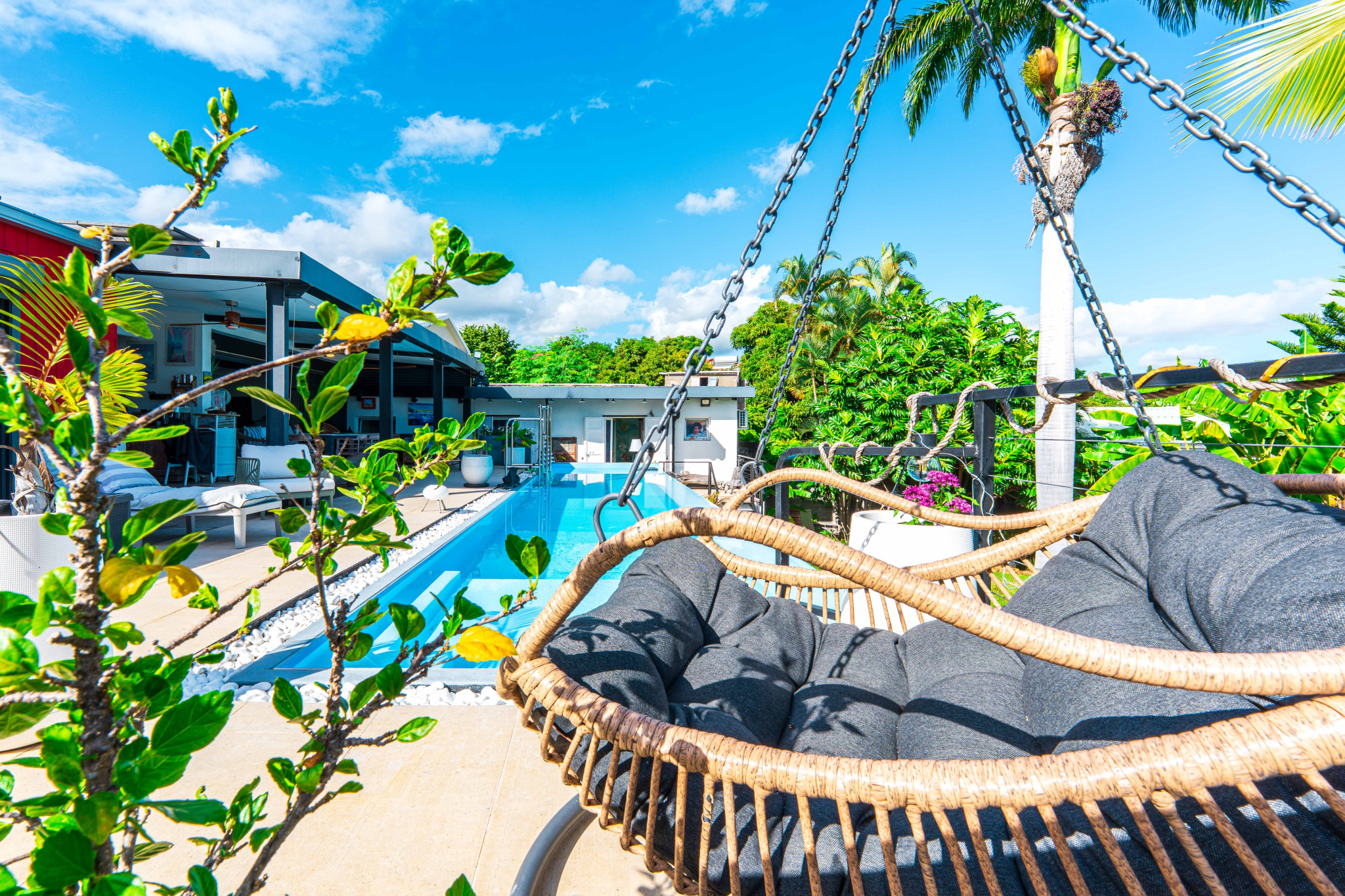 EXCEPTIONNELLE VILLA T7 AVEC PISCINE ET VUE MER A LA POSSESSION