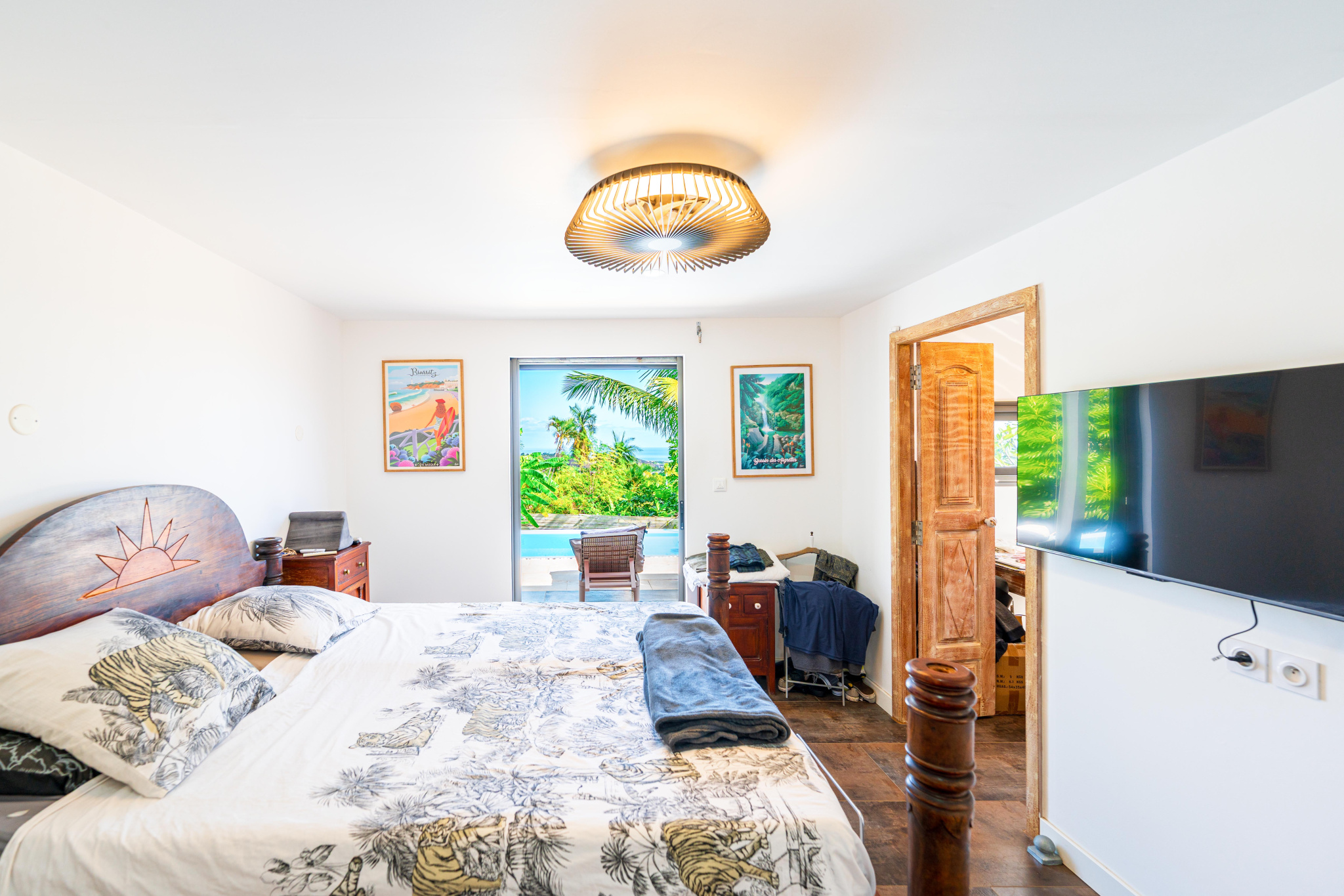 EXCEPTIONNELLE VILLA T7 AVEC PISCINE ET VUE MER A LA POSSESSION