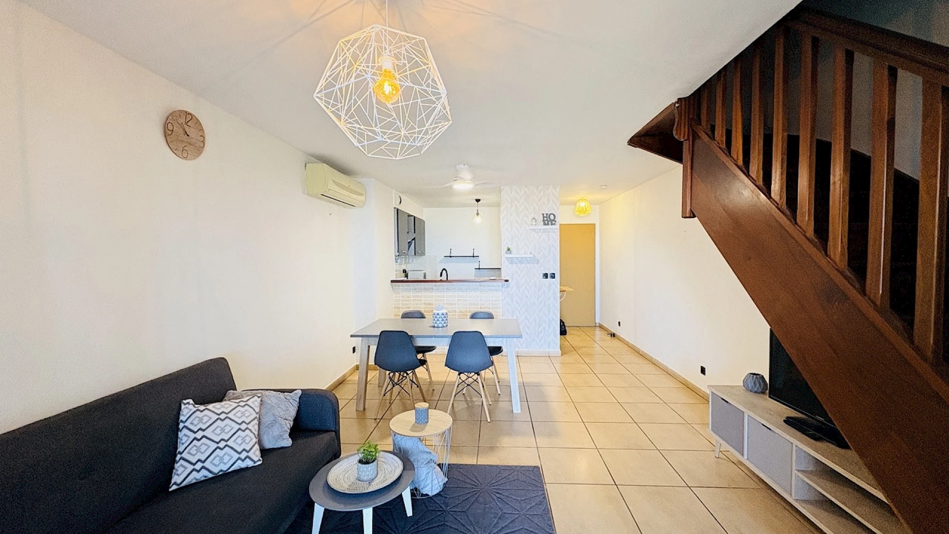 LA POSSESSION (BAS DE BOEUF MORT) - LOCATION APPARTEMENT T3 AVEC JARDIN